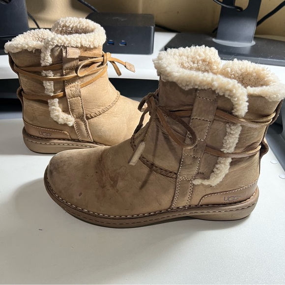 Ladies UGG La Jolla boots S/N 1617 Sz 8 - Picture 4 of 10